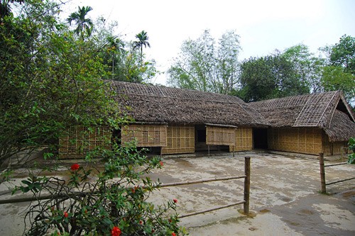 Visitors flock to Kim Lien Tourism Relic during Tet - ảnh 1